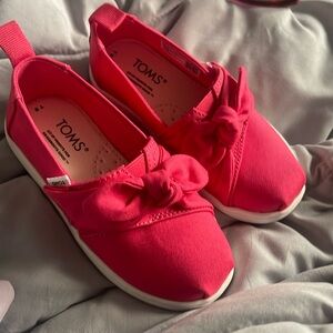 New never worn toddler Tom’s